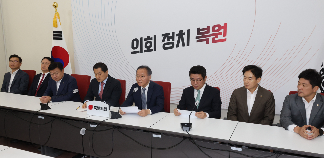 윤재옥 국민의힘 원내대표가 8일 국회에서 '대선공작게이트 진상조사단' 첫 회의를 하고 있다. [연합]