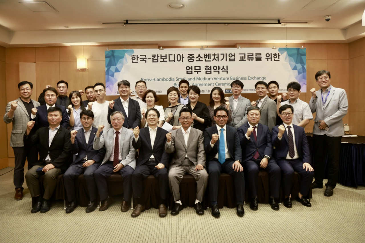 광주전남벤처기업인들이 평균 연령 26세의 ‘젊은 국가’ 캄보디아 시장 진출에 힘을 모은다.