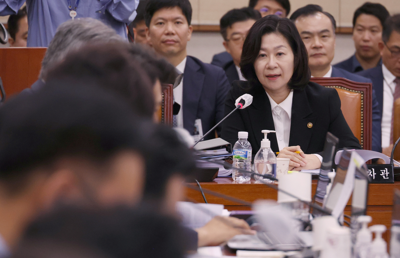 이노공 법무차관이 13일 국회에서 열린 법제사법위원회 전체회의에서 의원 질의에 답하고 있다. [연합]