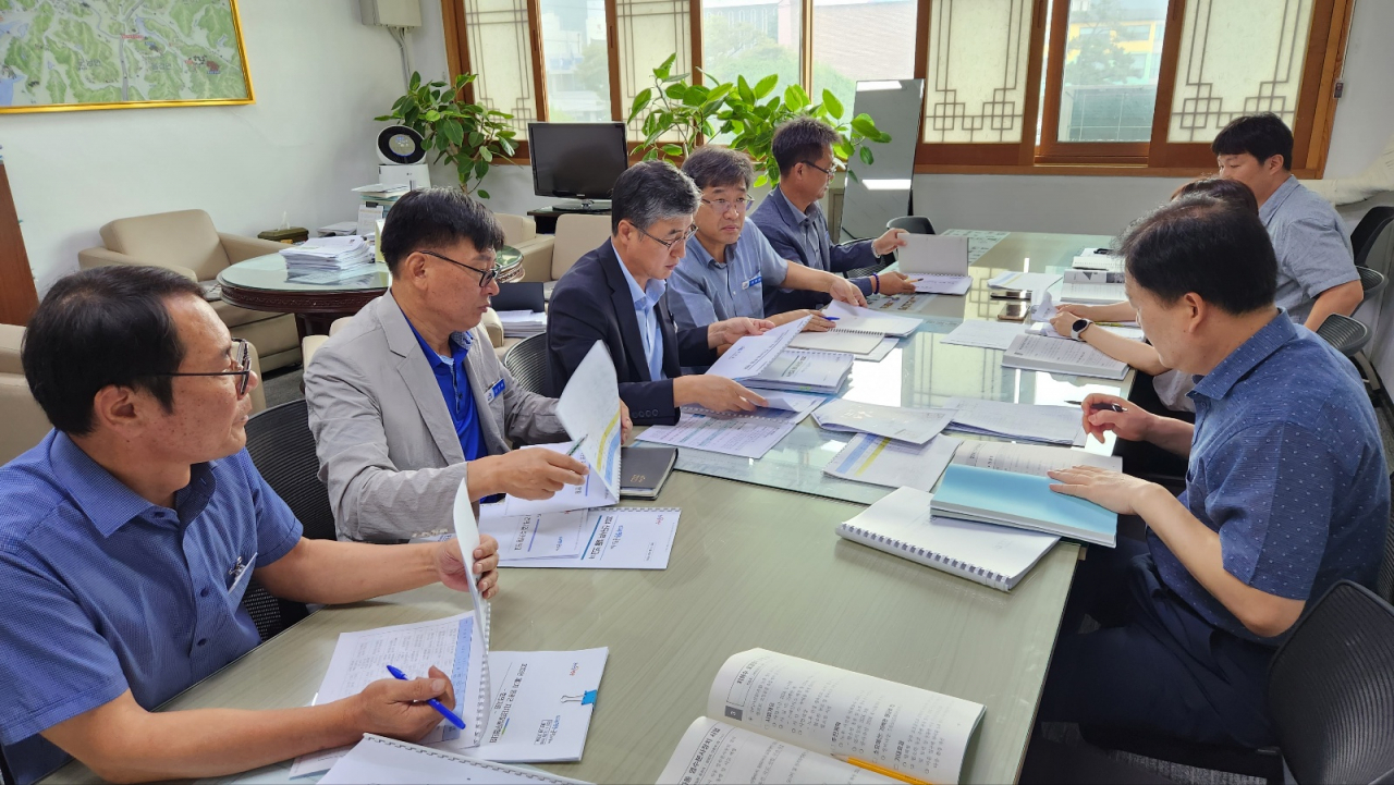 영광군은 김정섭부군수 주재로 국비 확보 추진상황 보고회를 개최했다