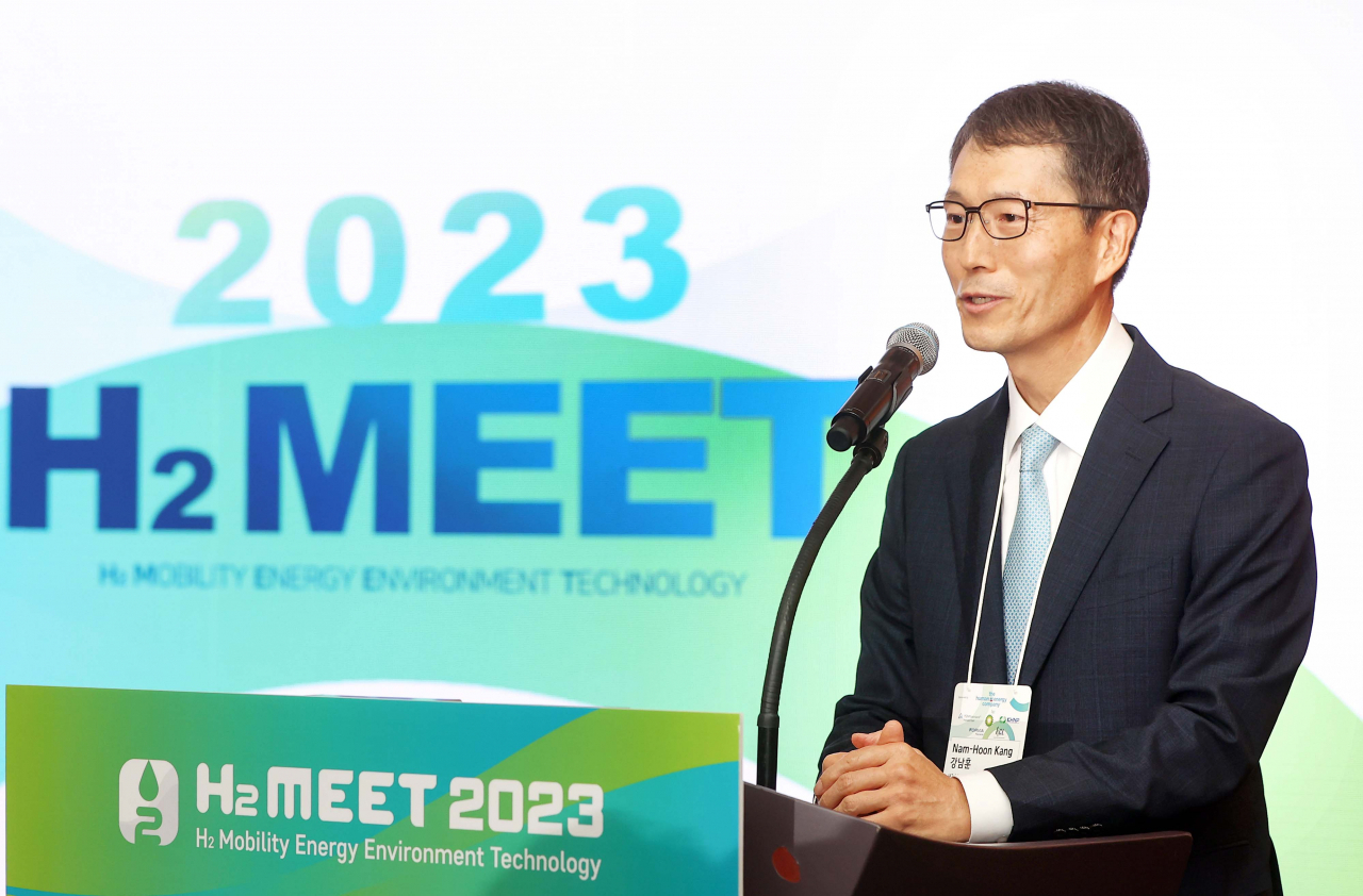 강남훈 조직위원장이 13일 경기 고양 킨텍스에서 열린 ‘H2 MEET 2023’에서 환영사를 하고 있다. [H2 MEET 조직위원회 제공]
