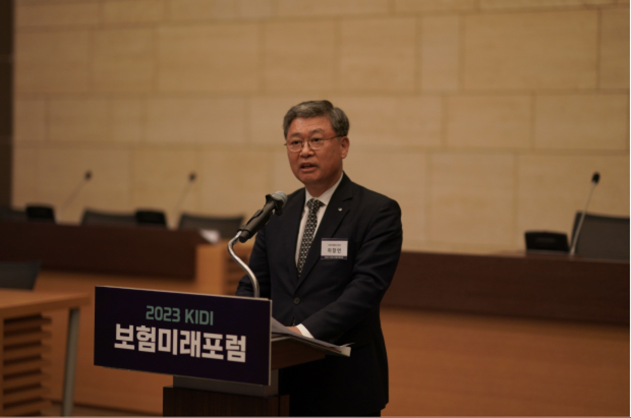 허창언 보험개발원장이 13일 대한상공회의소에서 열린 '2023 KIDI 보험미래포럼'에서 개회사를 하고 있다. [보험개발원 제공]