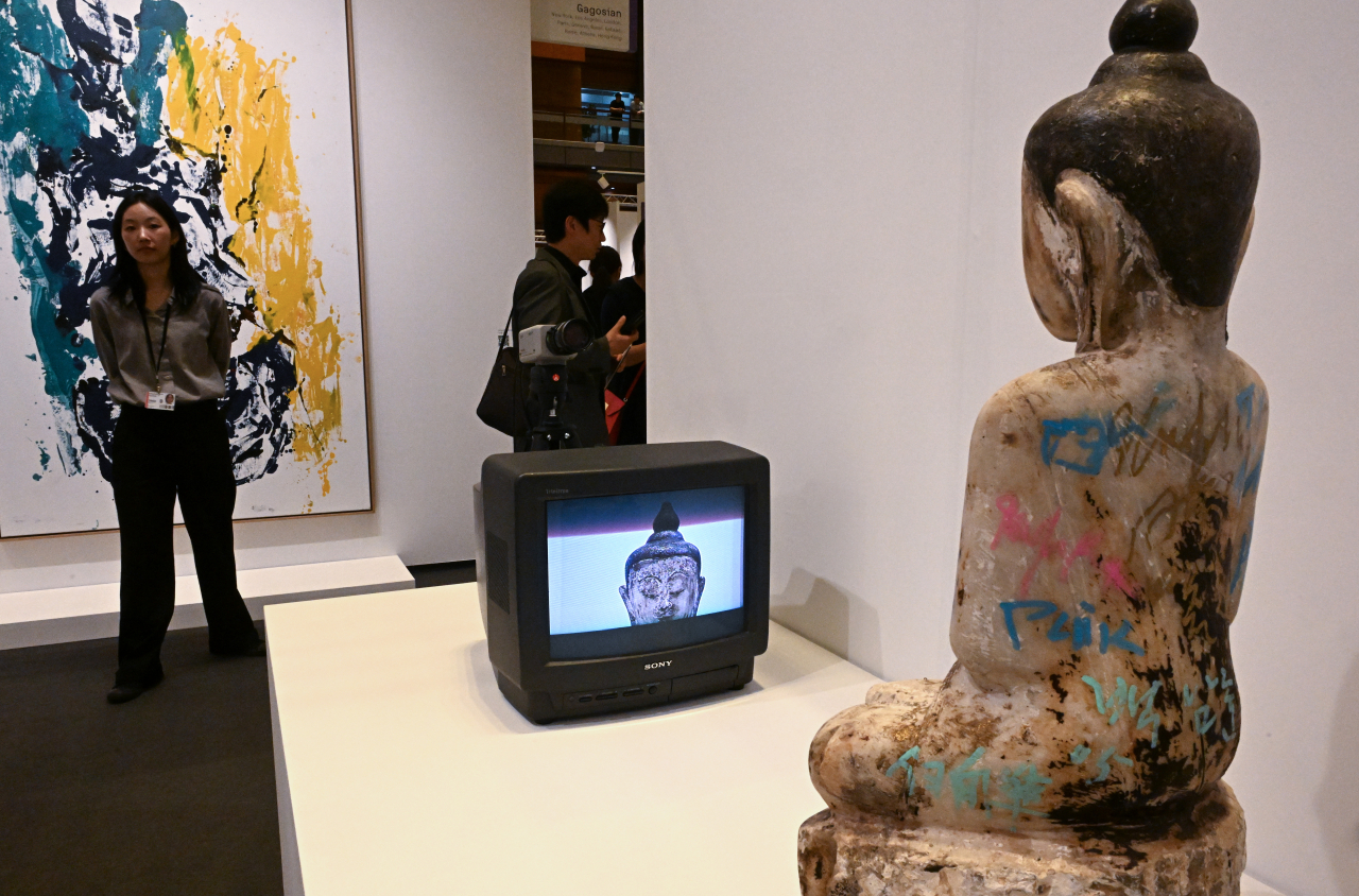 “TV Buddha” by Paik Nam-june is on display at Gagosian‘s booth at Frieze Seoul 2023. (Im Se-jun/The Korea Herald)