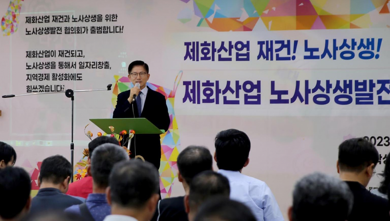 김문수 경제사회노동위원회 위원장이 1일 서울 성동구 성락성결교회에서 열린 '제화산업노사상생발전협의회 발족식'에서 축사하고 있다. [연합]