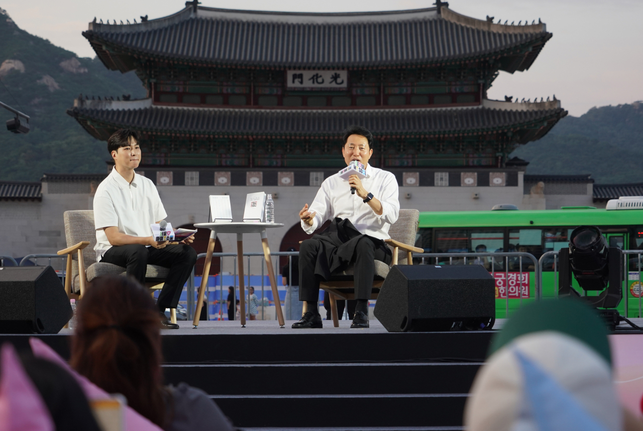 오세훈 서울시장이 C40 도시기후리더십그룹 운영위원회, 유엔기후정상회의 도시세션에 참가하기 위해 16~23일 6박8일 일정으로 북미 출장길에 오른다. 사진은 오 시장의 광화문 책마당 클래식 토크. [연합]