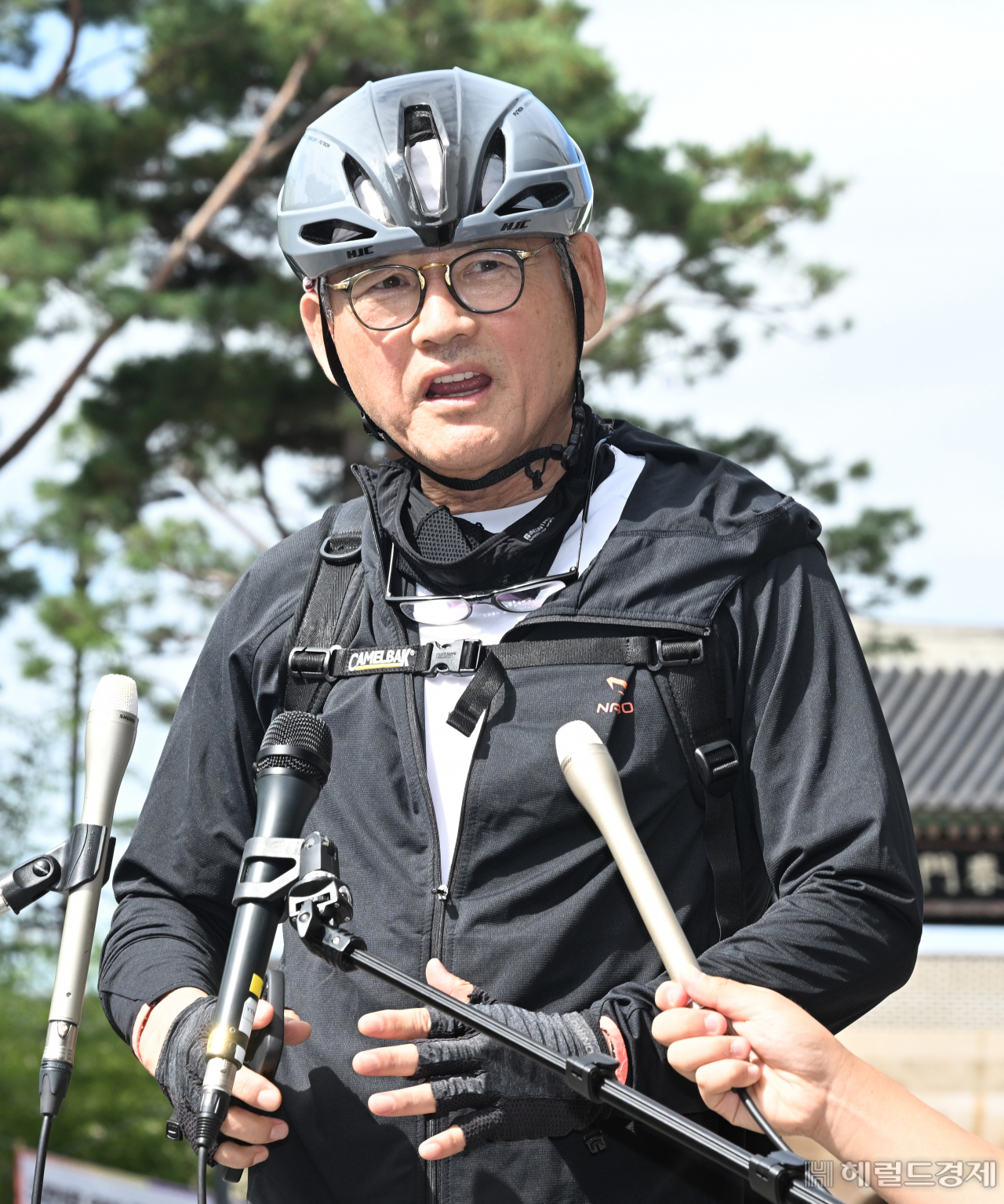 유인촌, 김윤아에 “공개적 표현 신중해야”…홍익표 “유 발언 매우 부적절”