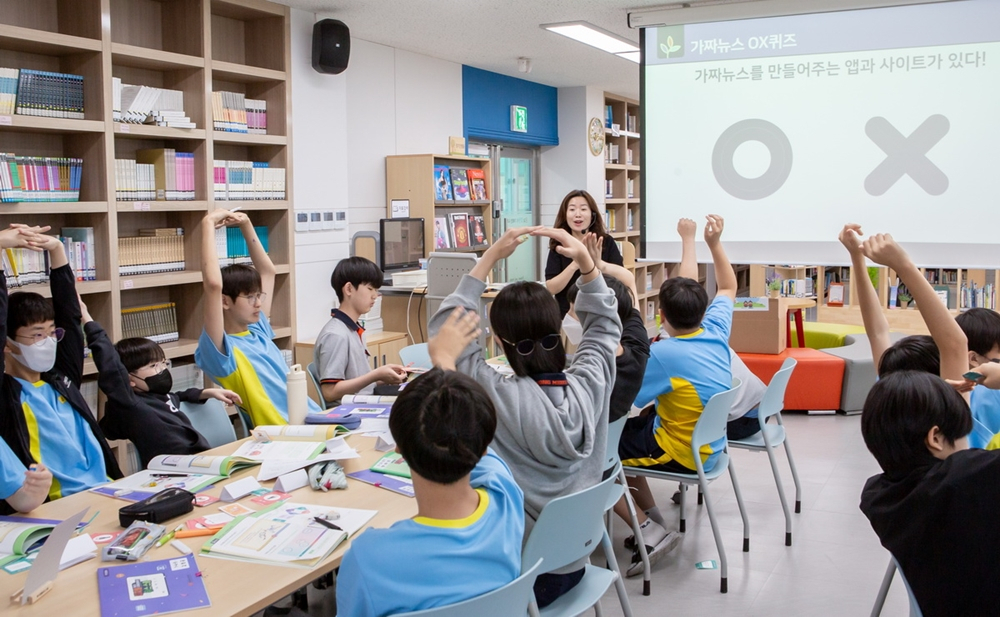 생명보험재단이 청소년들을 대상으로 디지털 문화 교육 '디지털 유스 스쿨(디유 스쿨)'을 진행하는 모습. [생명보험재단 제공]