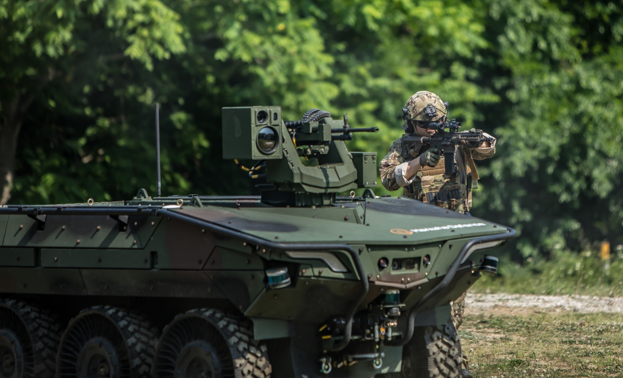 The Arion-SMET uncrewed vehicle, developed by Hanwha Aerospace, undergoes a trial run alongside a Special Class Warrior from the Republic of Korea Army. (Hanwha Aerospace)