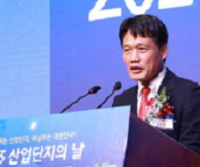 이상훈 한국산업단지공단 이사장이 14일 서울 63빌딩에서 열린 '2023 산업단지의 날' 행사에서 기념사를 하고 있다.[산단공 제공]