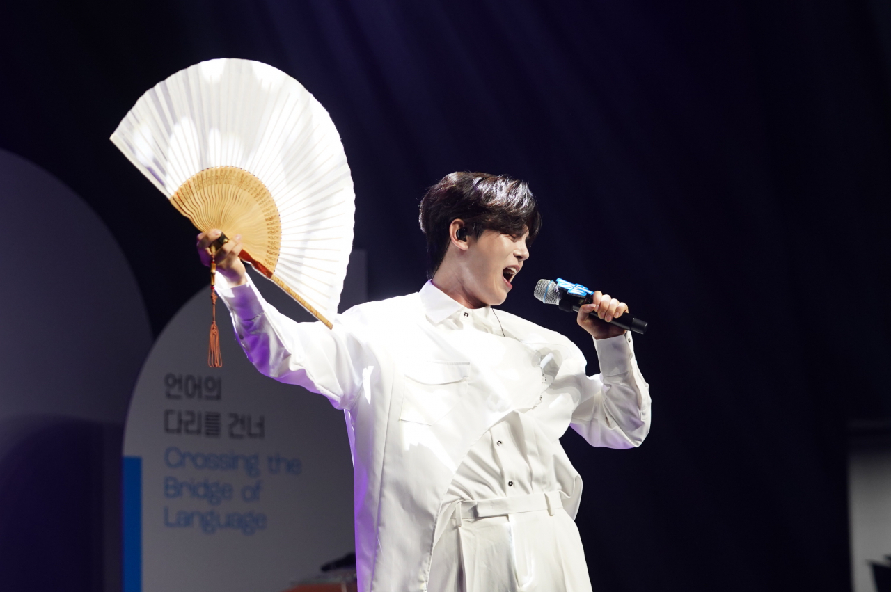 Pansori singer Kim Jun-soo performs during the opening ceremony at the Seoul International Writers‘ Festival, in Seoul on Friday. (SIWF, LTI Korea)
