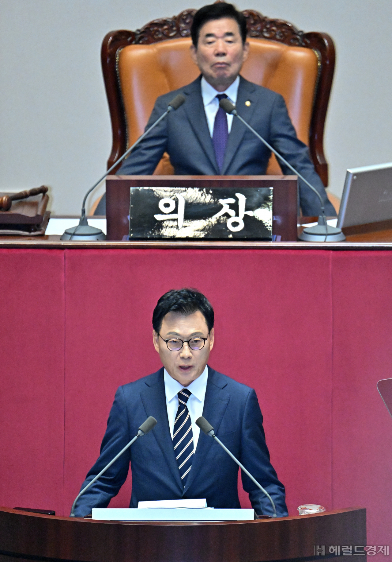 박광온 더불어민주당 원내대표가 18일 서울 여의도 국회에서 열린 본회의에서 교섭단체 대표 연설을 하고 있다. 임세준 기자