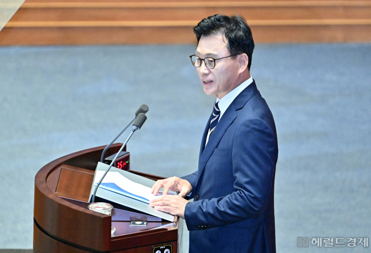 박광온 더불어민주당 원내대표가 18일 서울 여의도 국회에서 열린 본회의에서 교섭단체 대표 연설을 하고 있다. 임세준 기자