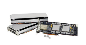 GDDR6-AiM을 여러 개 연결해 성능을 한층 개선한 가속기 카드 ‘AiMX’ 시제품