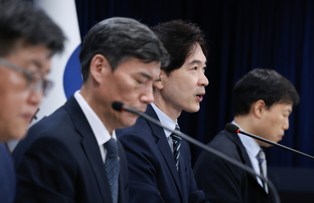 박성훈 해양수산부 차관이 18일 정부서울청사에서 열린 일본 후쿠시마 원전 오염수 방류 관련 일일 브리핑에서 발언하고 있다. 연합뉴스