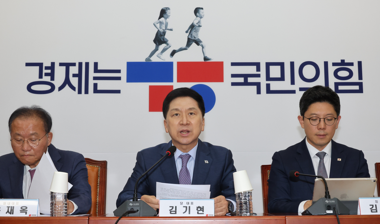 김기현 국민의힘 대표가 18일 국회에서 최고위원회의를 하고 있다. [연합]