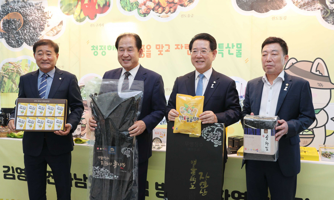 김영록지사는 18일 도민과의 대화를 통해 진도군의 발전 대안을 제시했다