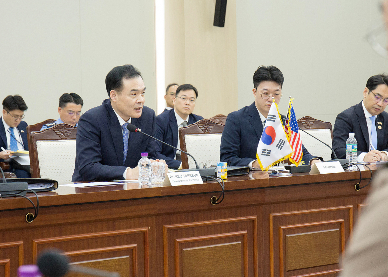 한미 국방부는 18일 서울에서 제23차 한미 통합국방협의체(KIDD)를 개최했다. 이번 회의에서 우리측 수석대표 허태근 국방정책실장(사진 왼쪽) 등이 발언하는 모습.[국방부 제공]