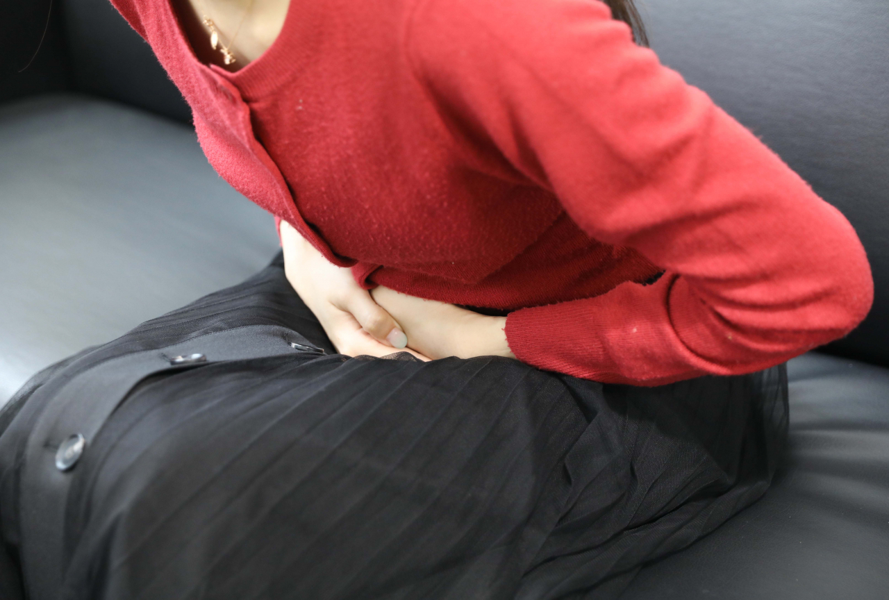 규칙적인 생리 주기란 기본 28일을 바탕으로 7일이 많거나 7일이 적은 기간을 말한다. 초경을 시작하고 몇 년 안에는 불규칙한 생리 주기가 정상이지만, 20대가 되어서도 계속해서 불규칙한 주기를 보인다면 원인을 찾아 그에 따른 치료를 진행하는 것이 필요하다.