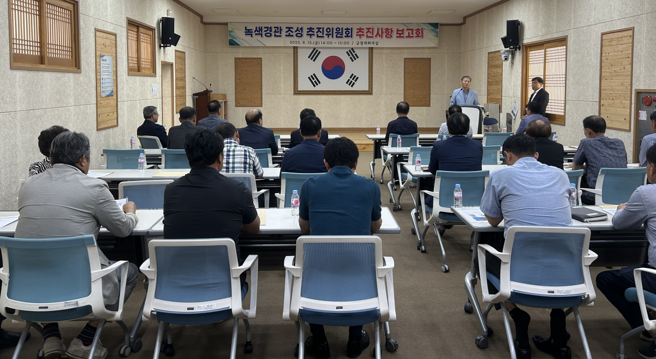 강진군은 국가 정원을 지정을 위한 추진 중간 보고회를 개최 했다고 19일 밝혔다