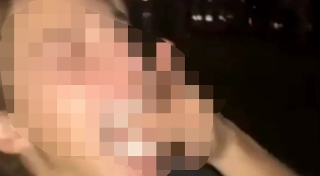 생쥐를 입에 넣는 프랑스 고등학생. [X(옛 트위터) 캡처]