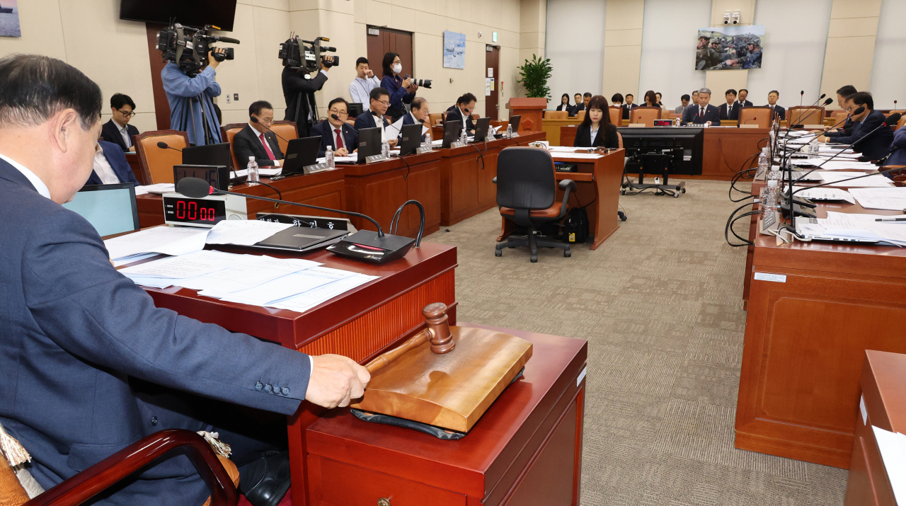 20일 국회 국방위원회에서 한기호 위원장이 전체회의를 진행하고 있다. [연합]