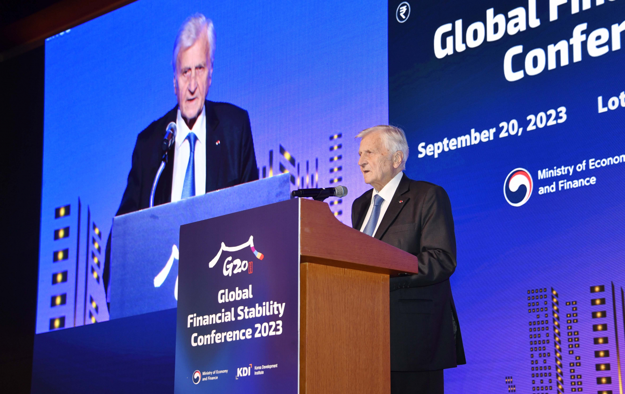 장 끌로드 트리셰(Jean-Claude Trichet) 전 유럽중앙은행(ECB) 총재가 20일 서울 중구 롯데호텔에서 열린 'G20 글로벌 금융안정 컨퍼런스'에서 기조연설을 하고 있다.[기획재정부 제공]