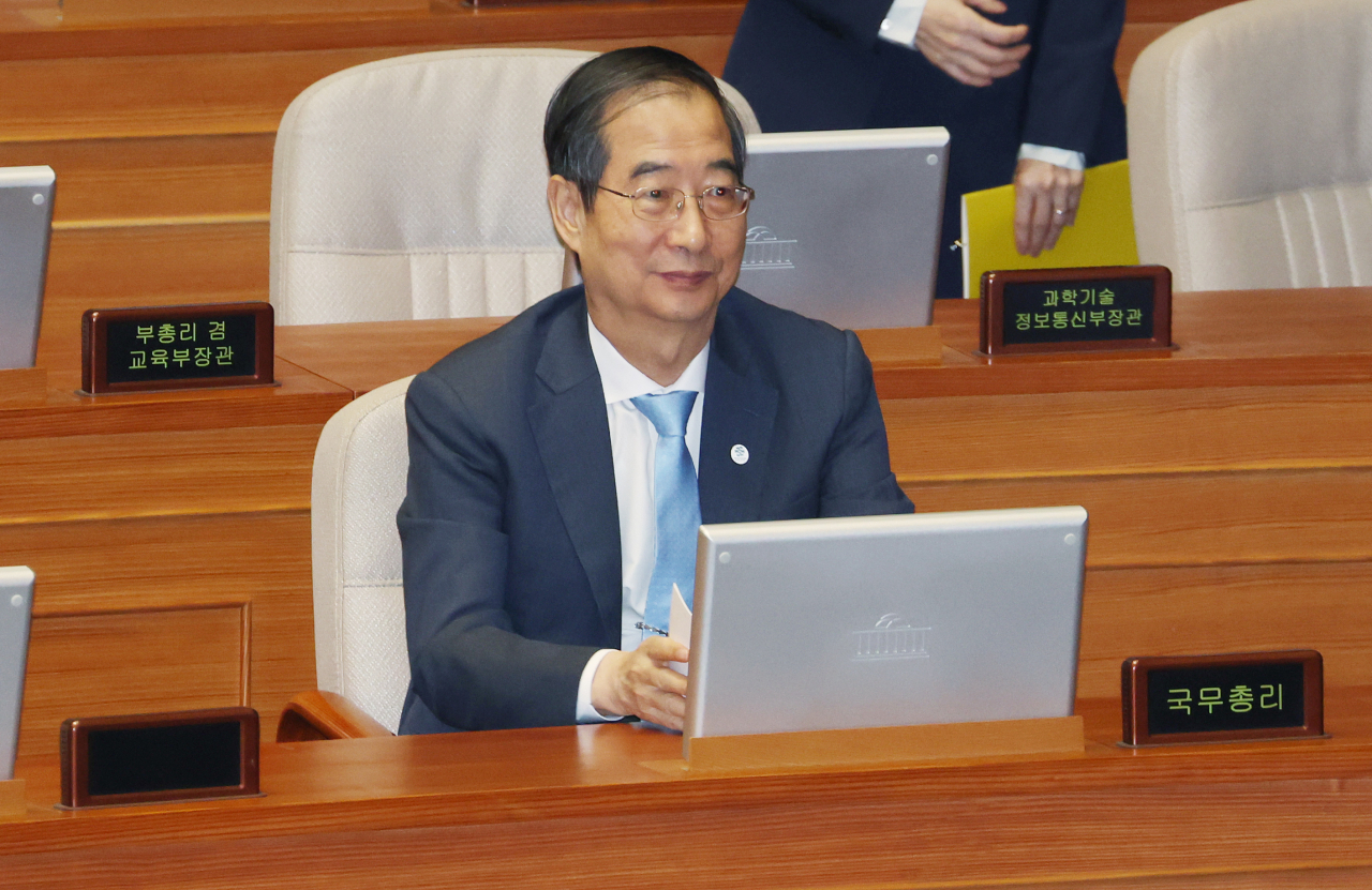한덕수 국무총리가 20일 국회 본회의에서 국민의힘 윤재옥 원내대표의 교섭단체 대표 연설을 듣고 있다. [연합]