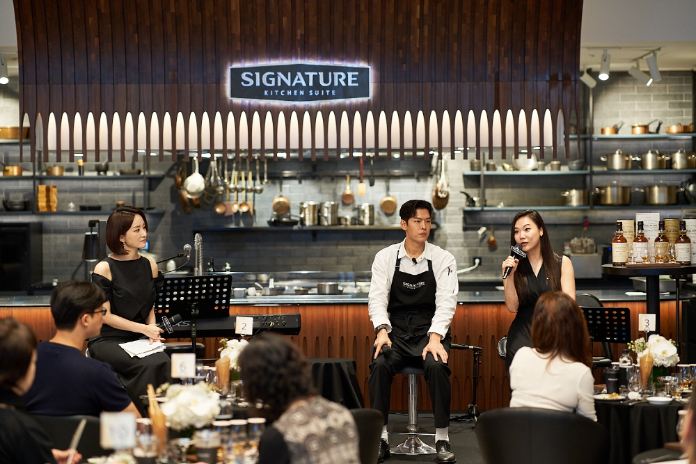 LG전자가 싱글몰트 위스키 브랜드 발베니(The Balvenie)와 함께 초(超)프리미엄 빌트인 가전 브랜드 ‘시그니처 키친 스위트’의 차별화된 가치를 알리는 고객 초청 행사를 열었다. [LG전자 제공]