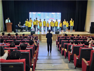 지난 15일 오후 부산 해운대구문화복합센터에서 장애인과 돌봄자들을 위한 동행콘서트가 진행되고 있다. [사진=해운대구]