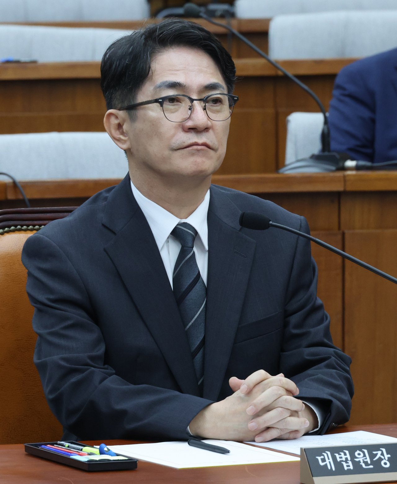이균용 대법원장 후보자가 20일 국회에서 열린 인사청문회에서 의원의 질의를 듣고 있다. [연합]