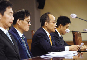 추경호 경제부총리 겸 기획재정부 장관이 21일 서울 중구 은행연합회에서 열린 ‘비상거시경제금융회의’에 참석, 모두발언을 하고 있다. [기획재정부 제공]