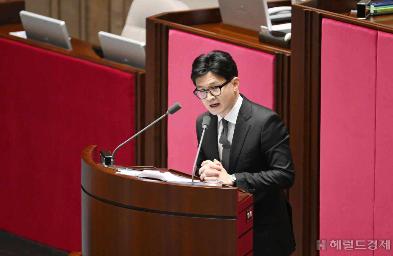 한동훈 법무부 장관이 지난달 21일 오후 서울 여의도 국회에서 열린 제410회 국회(정기회) 제8차 본회의에서 이재명 더불어민주당 대표의 체포동의 요청 이유설명을 하고 있다. 이상섭 기자