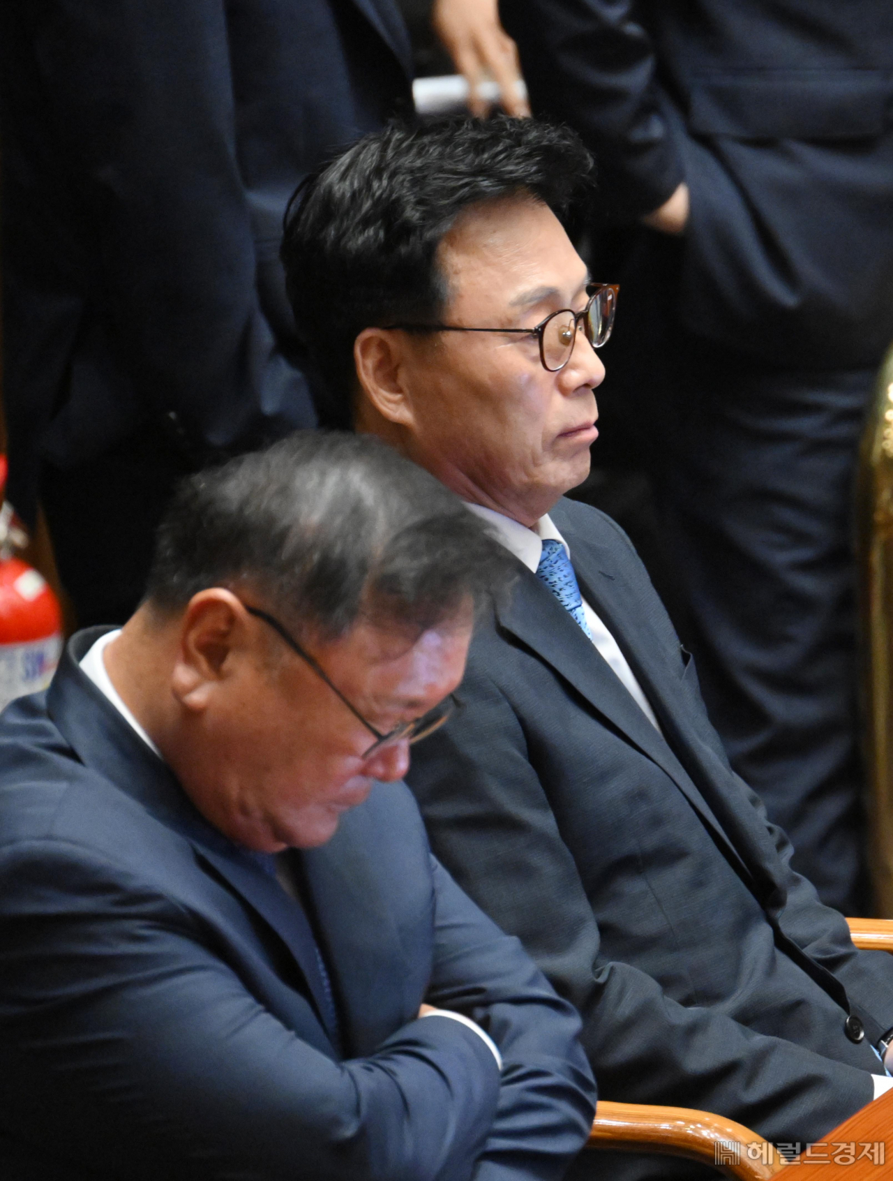 박광온 더불어민주당 원내대표가 21일 오후 서울 여의도 국회에서 열린 제410회 국회(정기회) 제8차 본회의에서 이재명 더불어민주당 대표의 체포동의안이 가결된 가운데 심각한 표정을 짓고 있다. 이상섭 기자