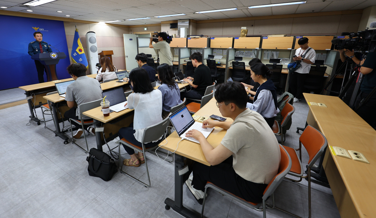 지난 20일 윤희근 경찰청장이 경찰청 기자실에서 집회시위 문화 개선방안 발표 관련 사전 언론 브리핑을 하고 있다. [연합]