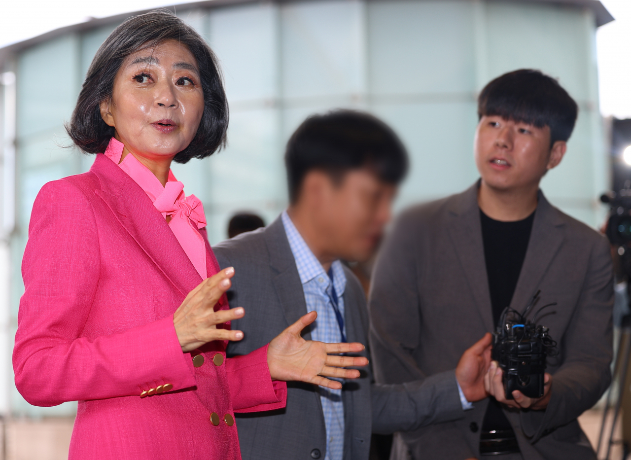 김행 여성가족부 장관 후보자가 21일 오전 서울 종로구 인사청문회 준비 사무실로 출근하고 있다. [연합]
