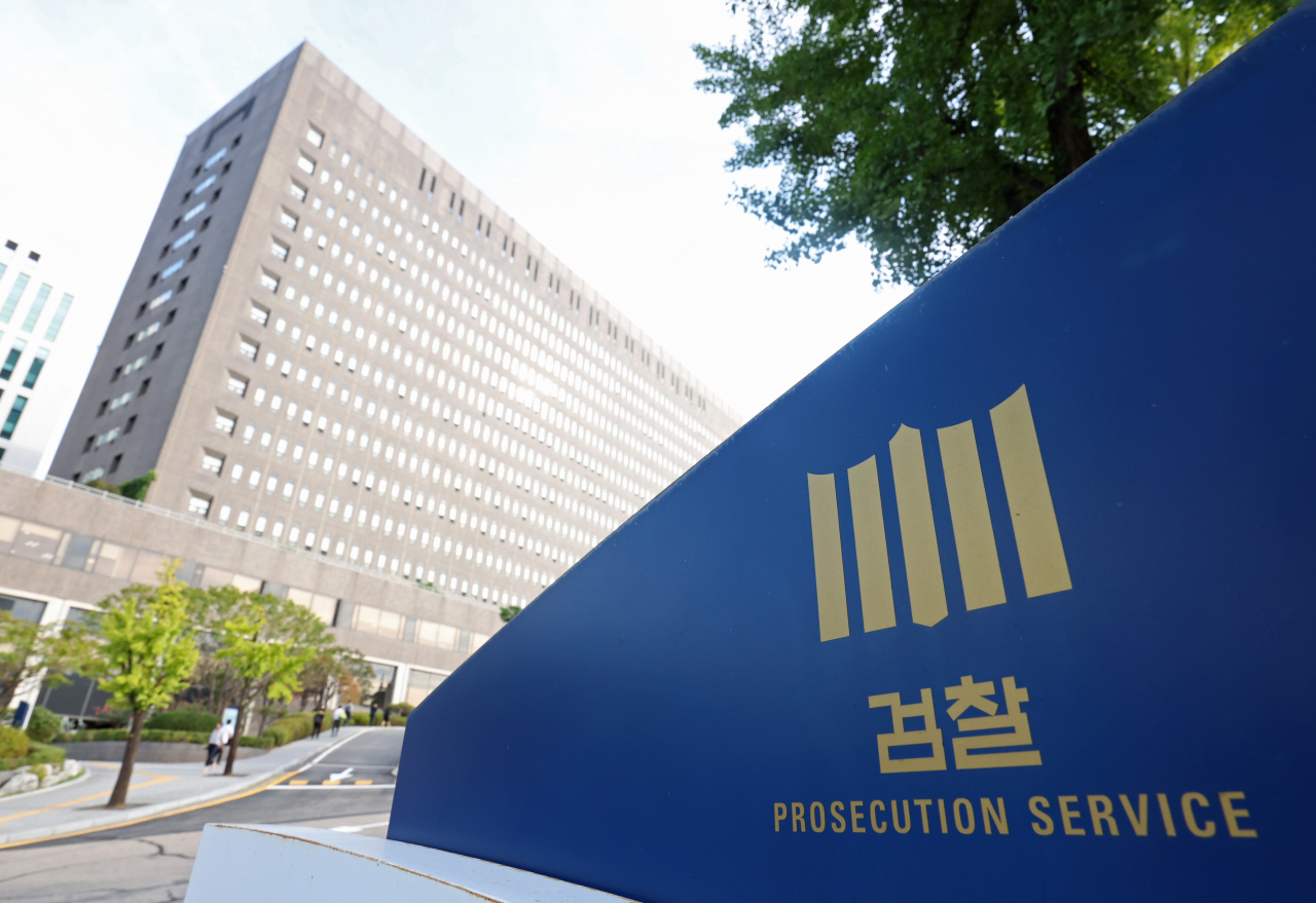 더불어민주당 이재명 대표에 대한 국회 체포 동의안 가결 다음 날인 22일 서울 서초구 서울중앙지방검찰청의 모습. 서울중앙지검은 이날 이 대표의 구속 전 피의자 심문 기일을 26일 오전 10시로 지정했다. 다만 이 대표 측이 건강 상태를 이유로 기일 연기를 요청하면 심문을 미룰 가능성도 있다. 연합뉴스