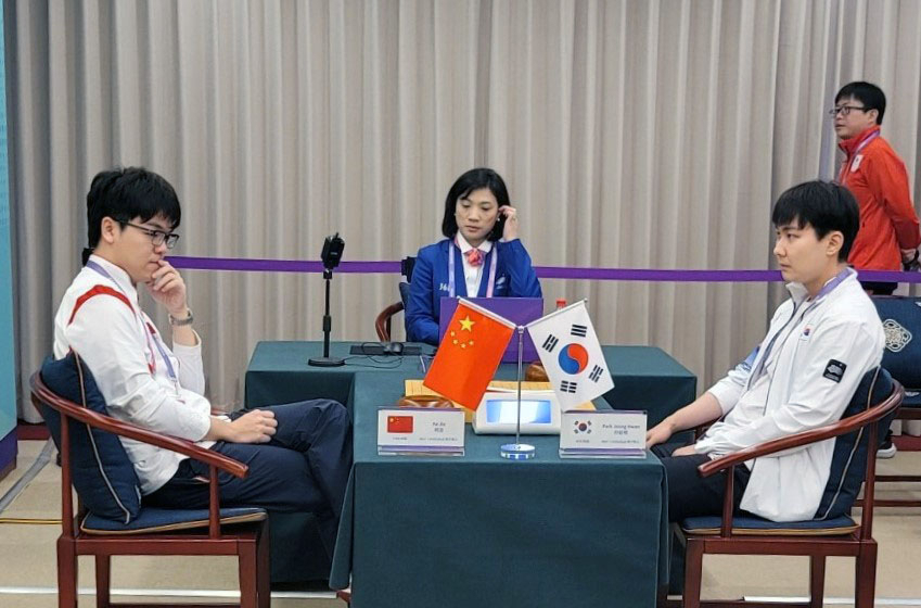 B조의 커제(왼쪽)와 박정환.[한국기원 제공]