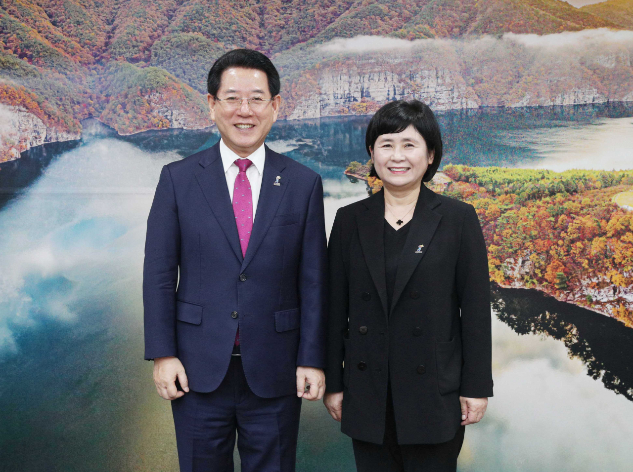 전남남도 문화재단 대표이사로 임명된 김은영대표(왼쪽)