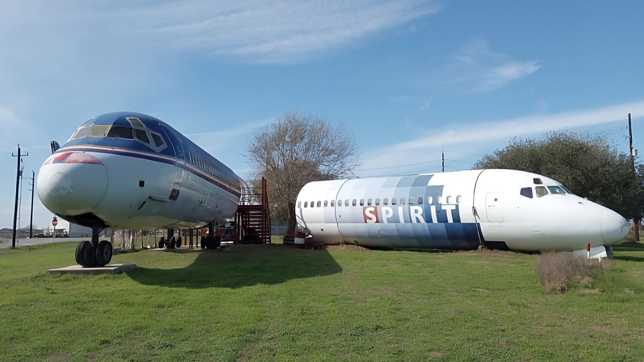 조 엑슬린이 거주하고 있는 MD-80 여객기와 오락공간으로 사용하는 DC-8[게티이미지]