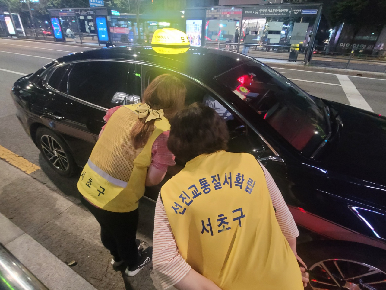 서울 서초구는 추석 연휴를 맞아 서울고속버스터미널, 남부터미널 등 혼잡이 예상되는 주요 장소에서 심야택시 불법영업을 특별단속한다고 26일 밝혔다. [서초구 제공]
