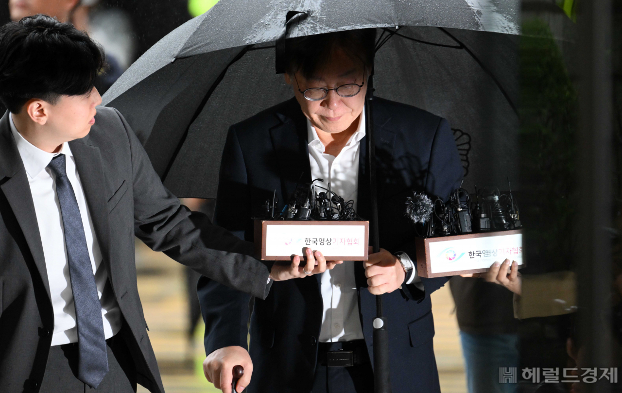 이재명 더불어민주당 대표가 26일 오전 구속 전 피의자 심문(영장심사)을 받기 위해 서울중앙지법으로 들어가고 있다. 이상섭 기자