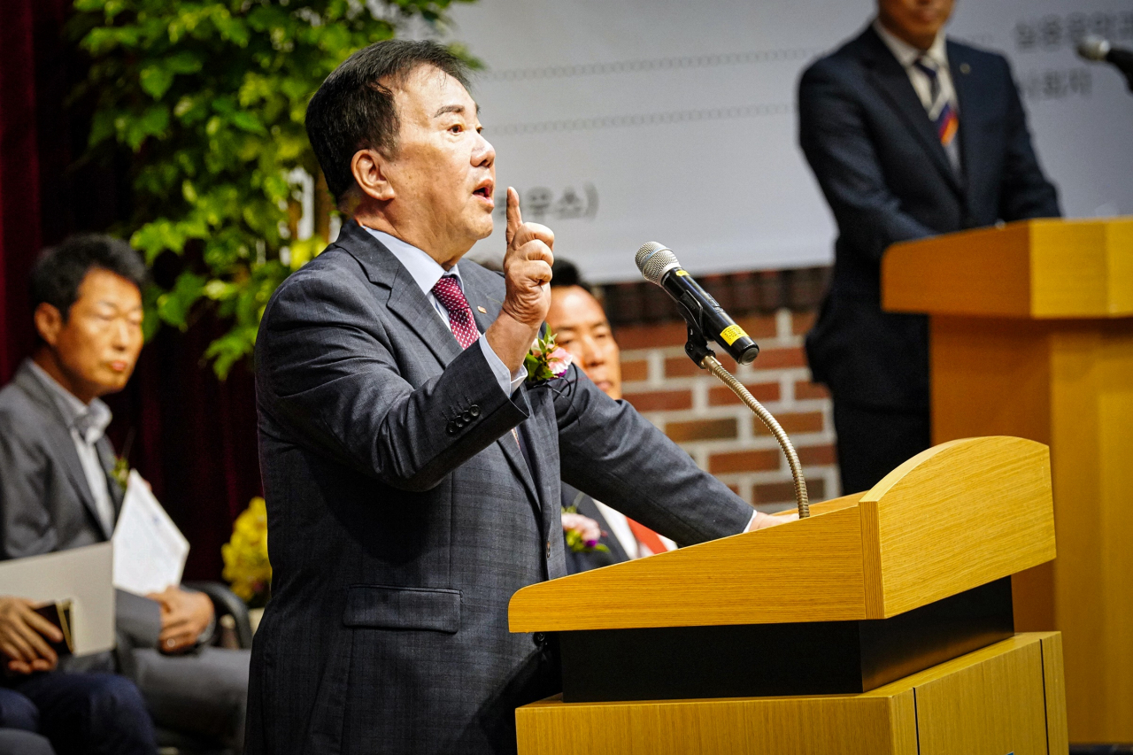 우오현 SM그룹 회장이 여주대학교 총장 취임식에서 축사하고 있다. [SM그룹 제공]