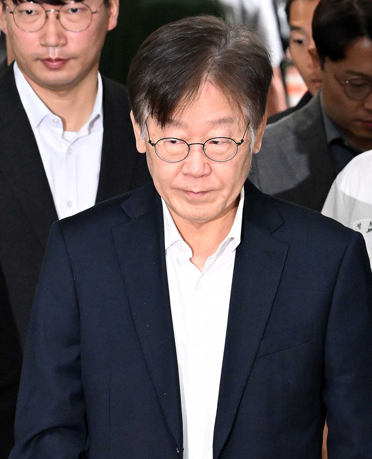 이재명 더불어민주당 대표가 26일 오전 구속 전 피의자 심문(영장심사)을 받기 위해 서울중앙지법으로 들어가고 있다. 이상섭 기자