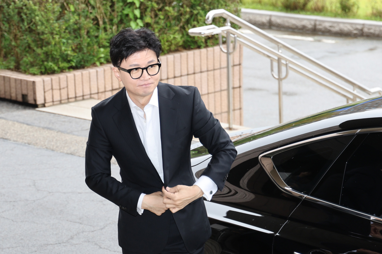 한동훈 법무부 장관이 27일 오전 정부과천청사 법무부로 출근하고 있다. [연합]