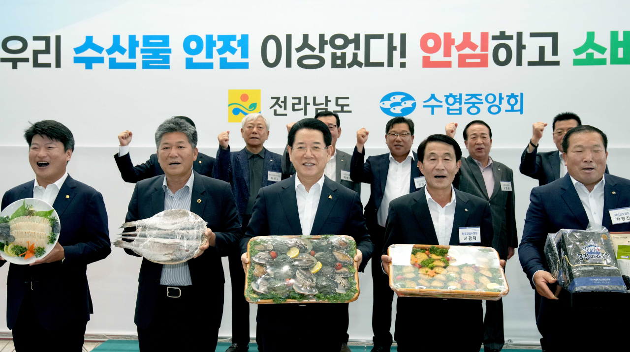 전남도는 후쿠시마 원전 오염수 방류 사태로 수산물 소비 위축을 해소하기 위해 다양한 대책을 강구한다고 밝혔다