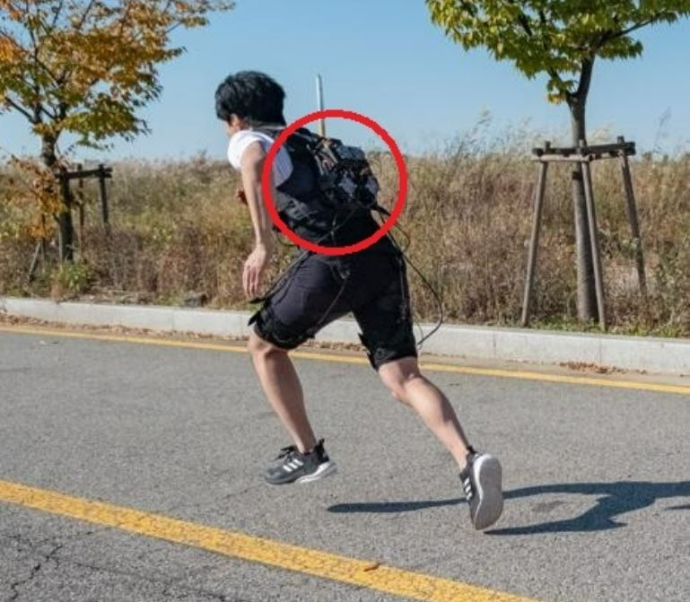 엑소슈트 입고 200m 달리는 실험 지원자 [연합, 이기욱 교수팀 제공]
