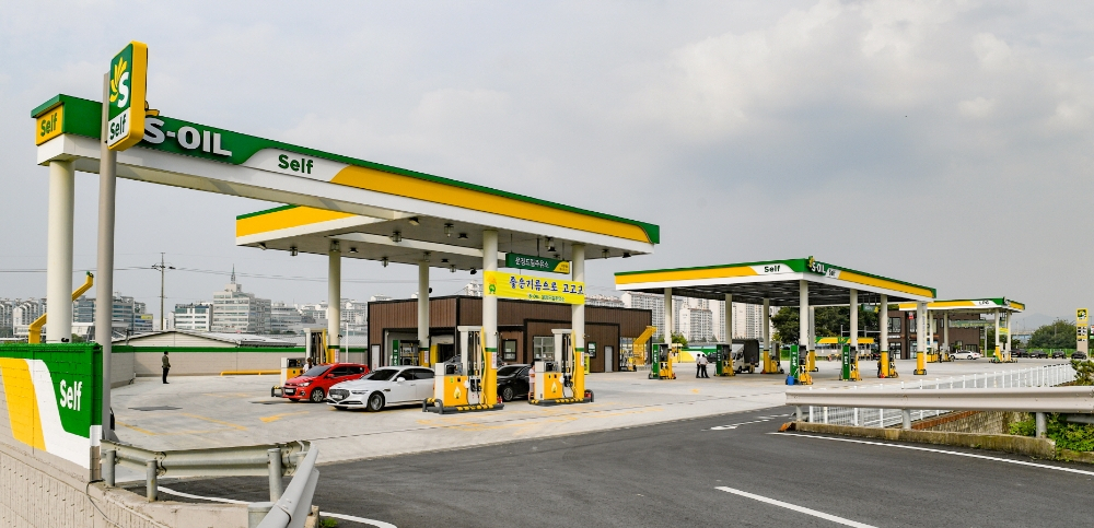 S-OIL이 초대형 복합 에너지 스테이션으로 구축한 ‘파주운정드림 주유소‧충전소’ 전경 [S-OIL 제공]