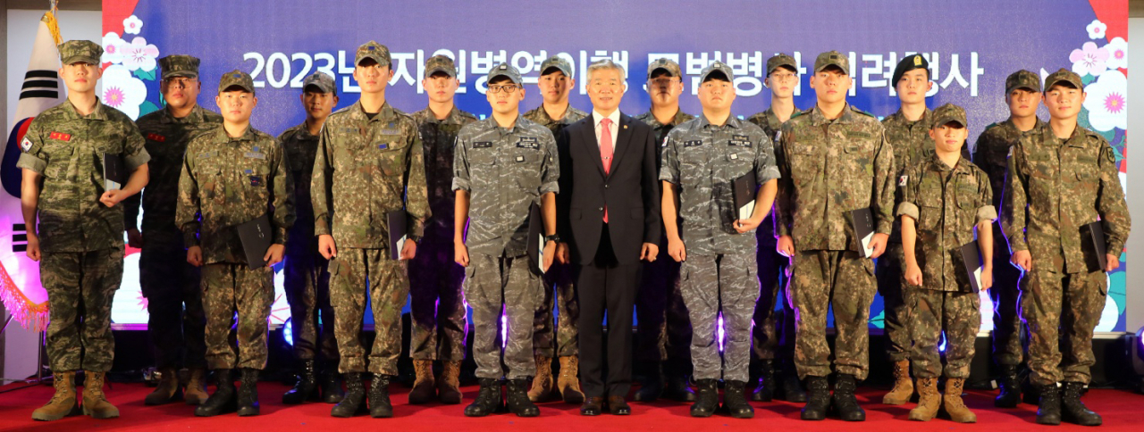 軍 자원입대하는 청춘들…“입대 회피는 선택지에 없었습니다” [신대원의 軍플릭스]