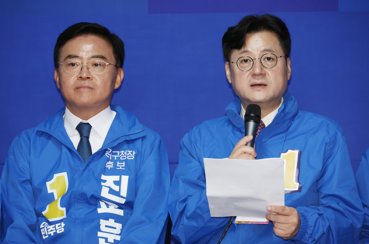 홍익표 더불어민주당 원내대표가 4일 진교훈 강서구청장 보궐선거 후보 사무소에서 열린 현장 최고위원회의에서 발언을 하고 있다. [연합]