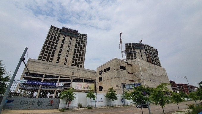 3년 8개월째 공사가 중단된 인천 영종국제도시 내 골든테라시티(구 미단시티) 복합리조트 건물.